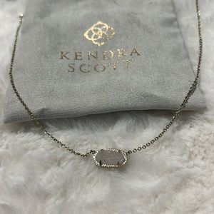 Kendra Scott Gold Elisa Pendant Necklace in Iridescent White